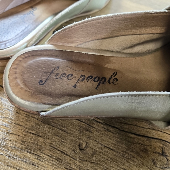 Free People At Ease Gold Leather Mules Loafers - Picture 4 of 11